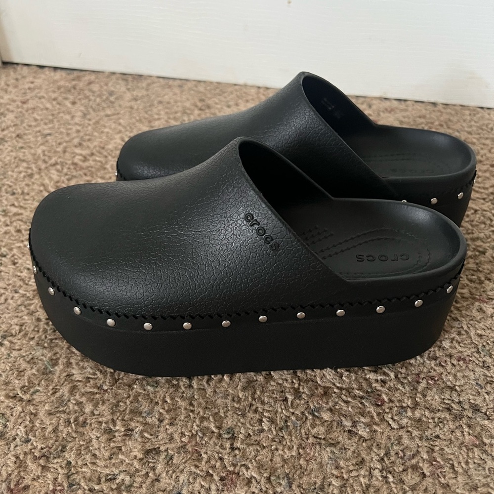 CROCS Women's Black Studded Platform Mules